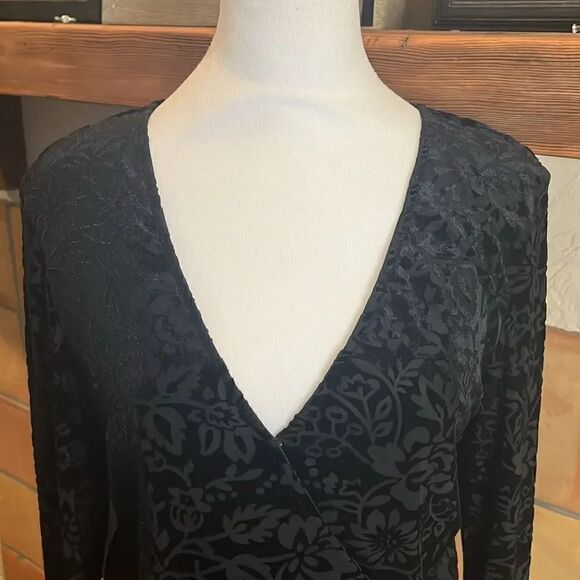 SAYLOR Black Floral VelvetMesh Burnout Long Sleeved Romper, M! - Picture 2 of 10